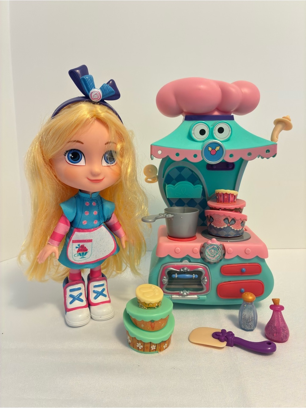 Disney Junior Alice's Wonderland Bakery & Magical Oven Play Set